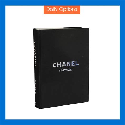 Chanel: The Complete Collections Hardcover – Nov.